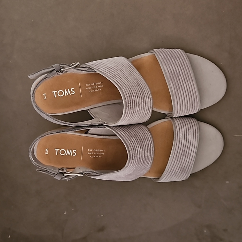 Toms Poppy shoes! - Picture 3 of 4